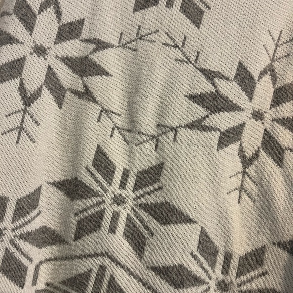 Woolrish Snowflake Sweater - Picture 2 of 4